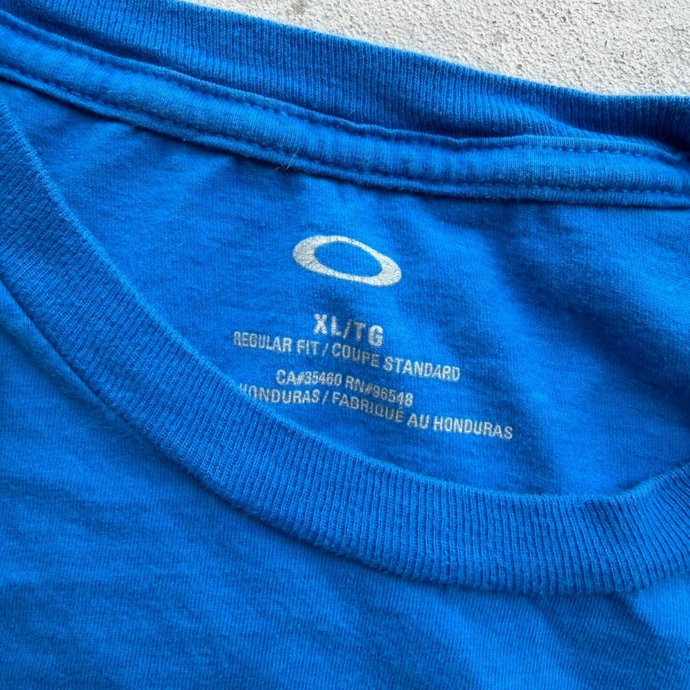 Vintage Oakley 1975 Blue T-shirt Essential - Picture 4 of 6